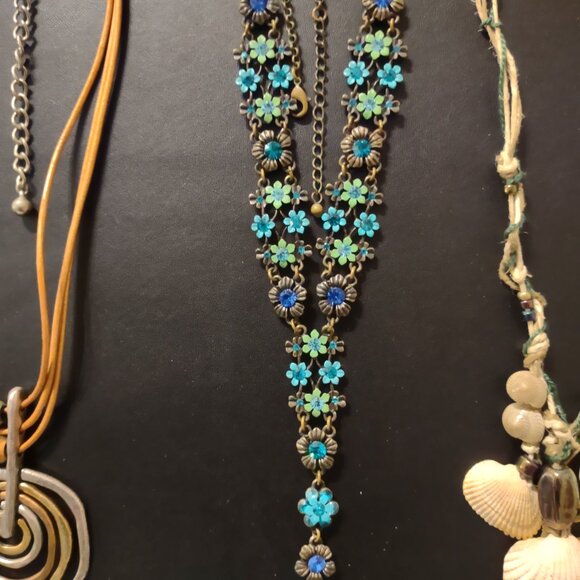 3 Vintage Necklaces - Shells Blue Crystals Bronze Medallion - Picture 4 of 9